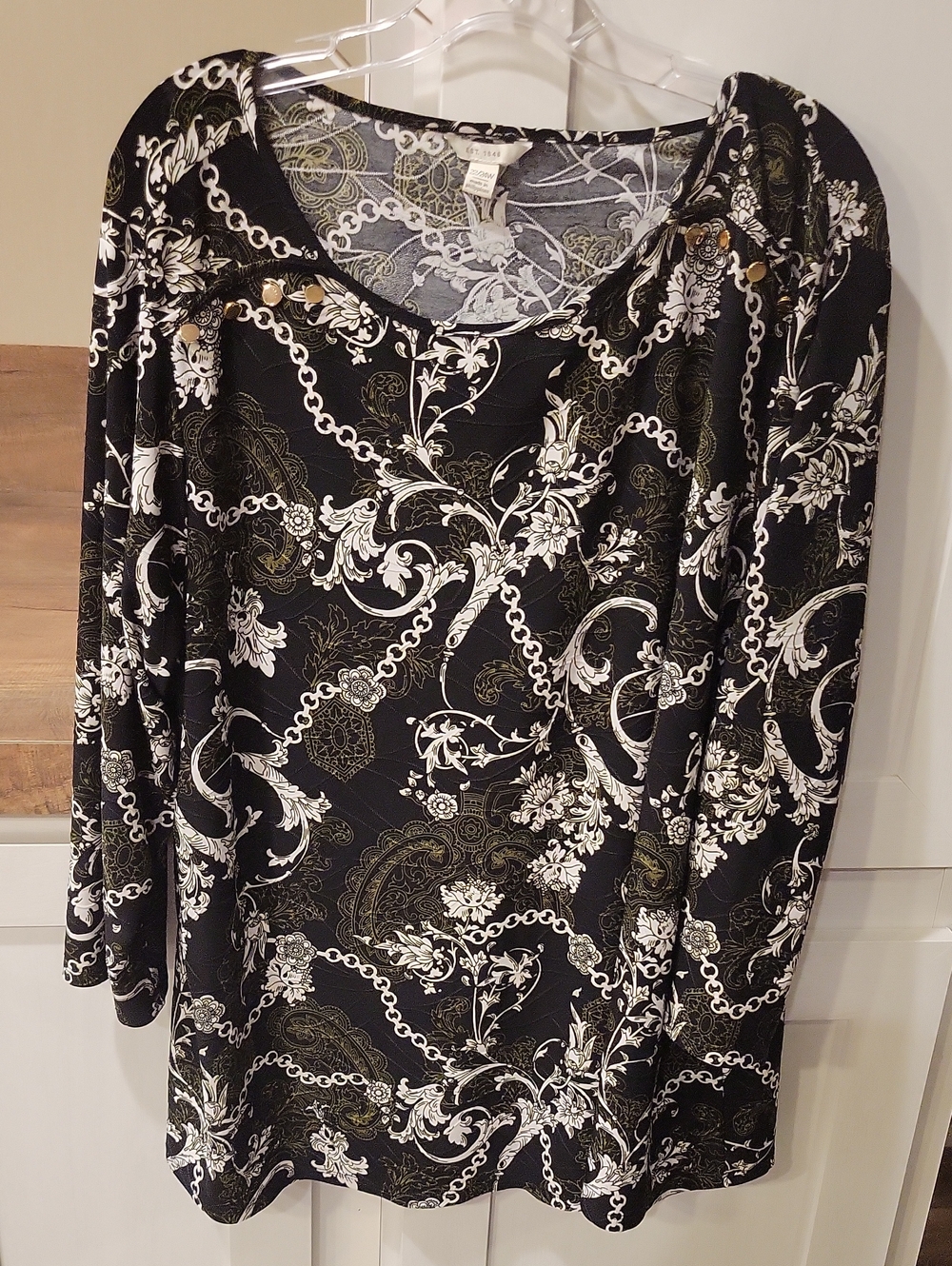 Black Floral & Chain-Print Long Sleeve Scoop-Neck Top